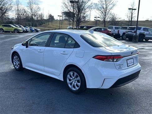 Used 2025 Toyota Corolla LE image 6