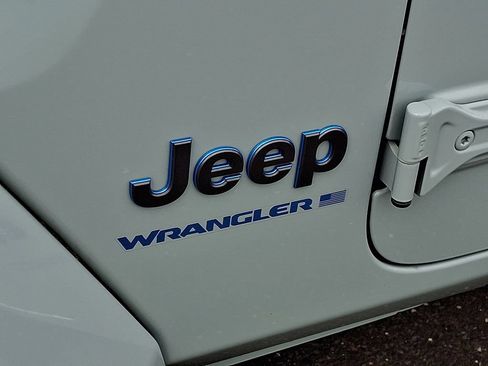 Used 2024 Jeep Wrangler Unlimited w/ Convenience Group AWD/4WD image 30