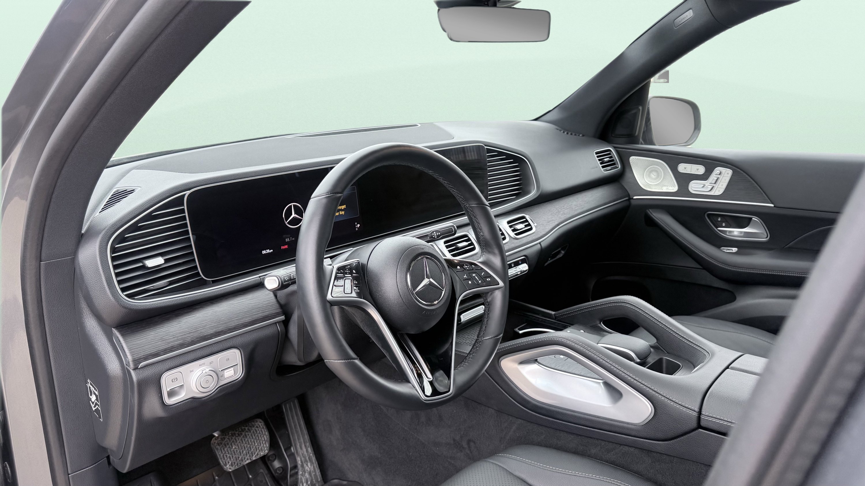 Used 2025 Mercedes-Benz GLE 450e 4MATIC image 9