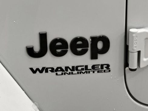 Used 2021 Jeep Wrangler Unlimited Sahara image 37