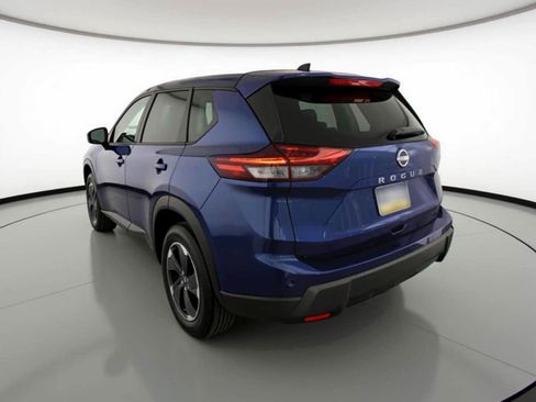 Used 2025 Nissan Rogue SV image 5