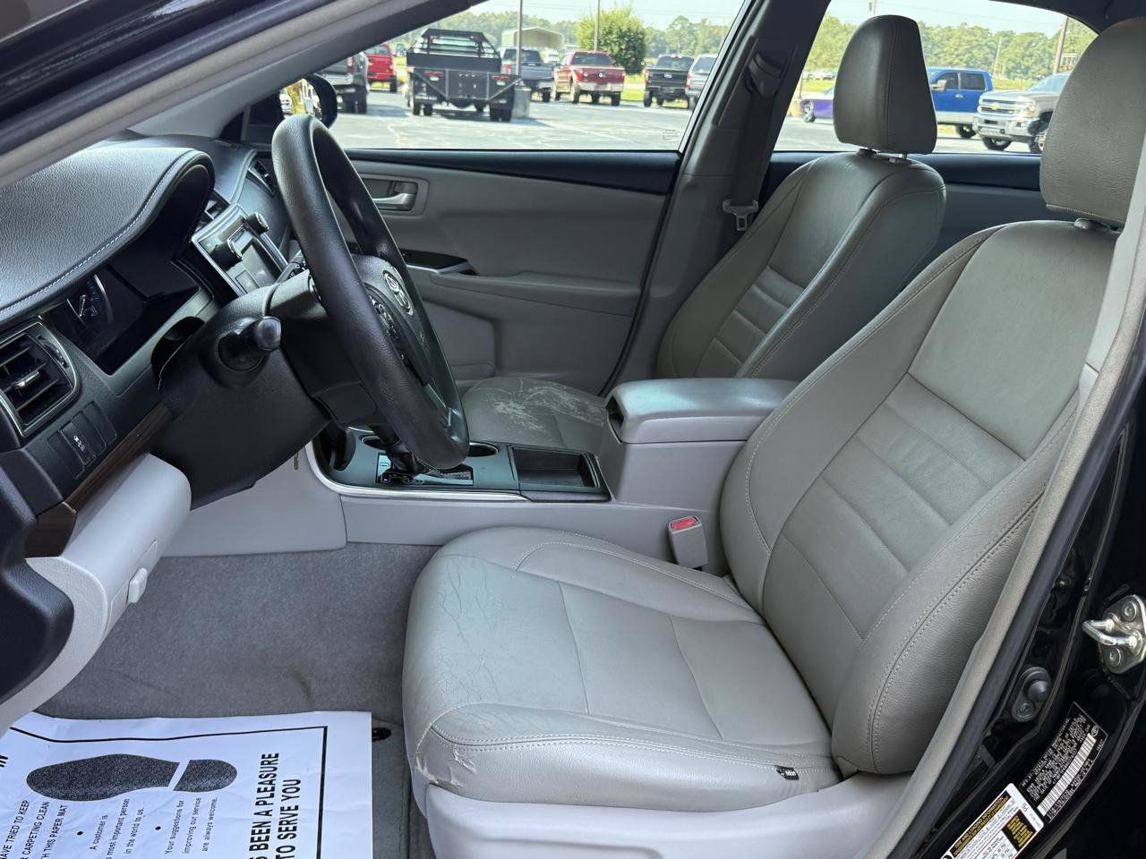 Used 2017 Toyota Camry LE FWD image 10