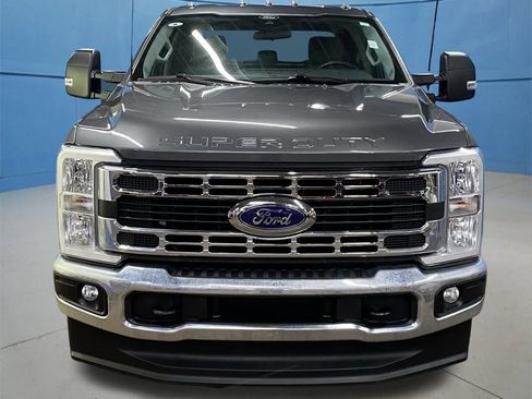 Used 2025 Ford F350 XLT image 4