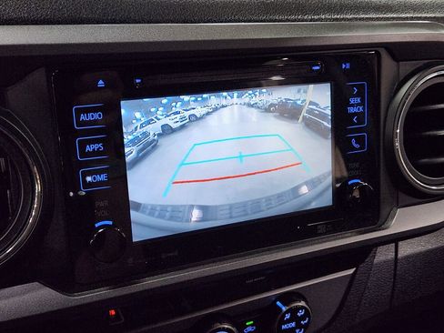 Used 2018 Toyota Tacoma TRD Sport w/ Technology Package image 38