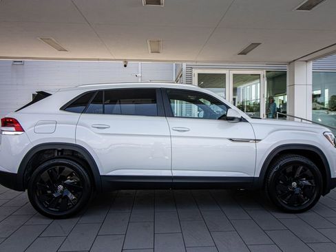 New 2026 Volkswagen Atlas Cross Sport SE FWD image 3