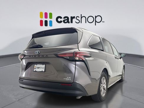 Used 2022 Toyota Sienna LE AWD/4WD image 5