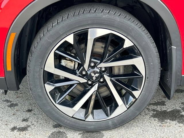 Used 2023 Mitsubishi Outlander 4WD Plug-In Hybrid image 16