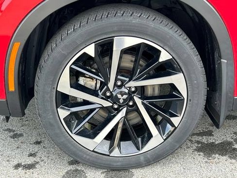 Used 2023 Mitsubishi Outlander 4WD Plug-In Hybrid image 16