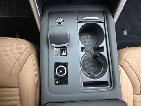 New 2025 Land Rover Discovery Metropolitan Edition AWD/4WD image 28