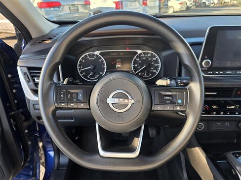 Used 2023 Nissan Rogue SV image 16