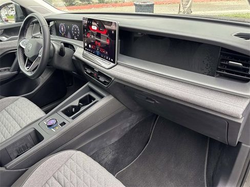 Used 2025 Volkswagen Tiguan S image 28