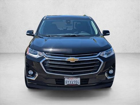 Used 2021 Chevrolet Traverse Premier w/ LPO, Cargo Package FWD image 3