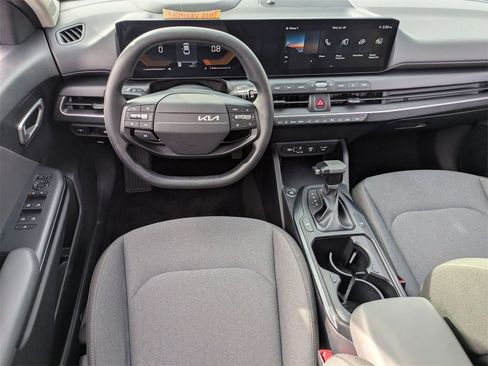 Used 2025 Kia K4 LXS image 25