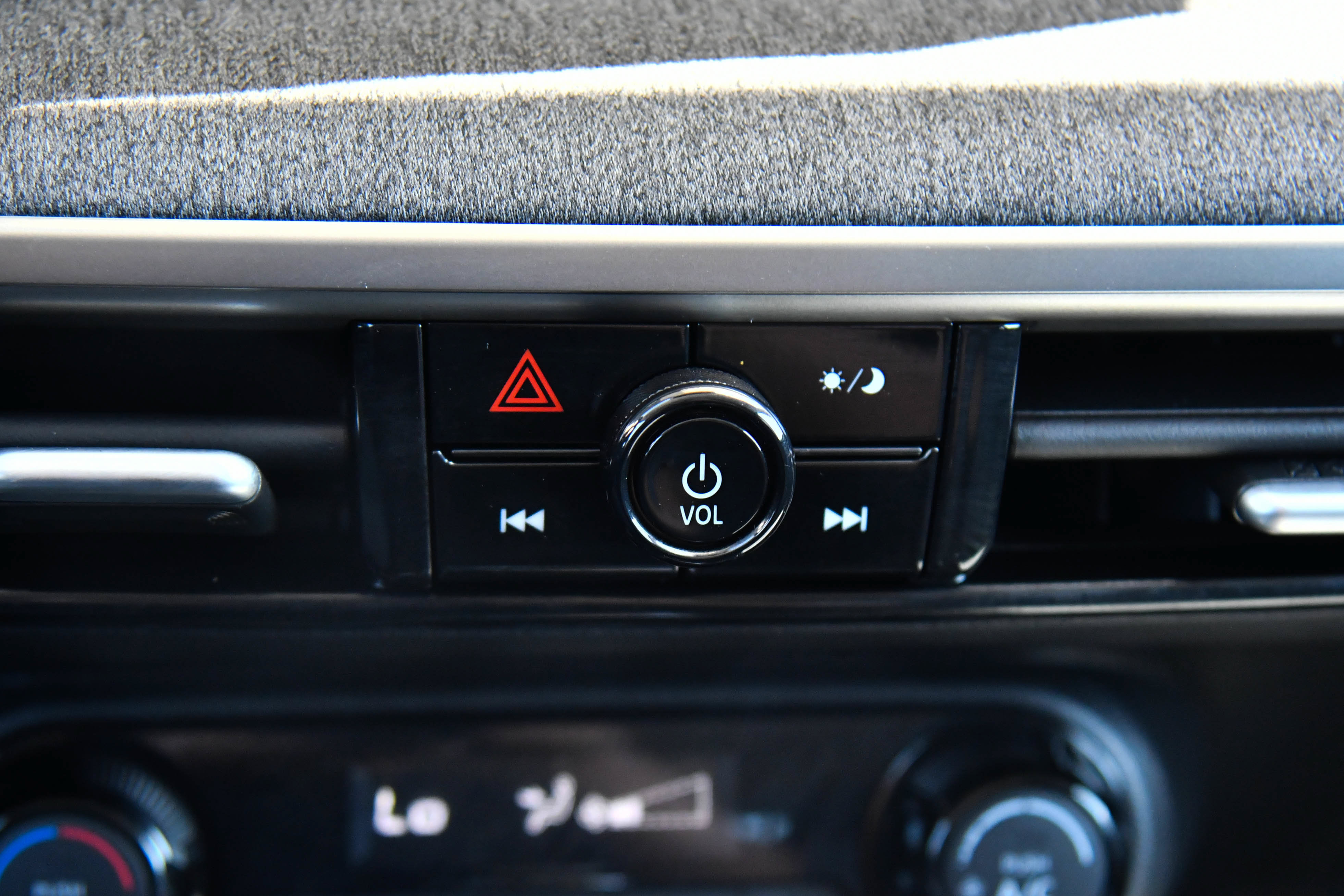 Used 2026 Nissan Kicks SV FWD image 23