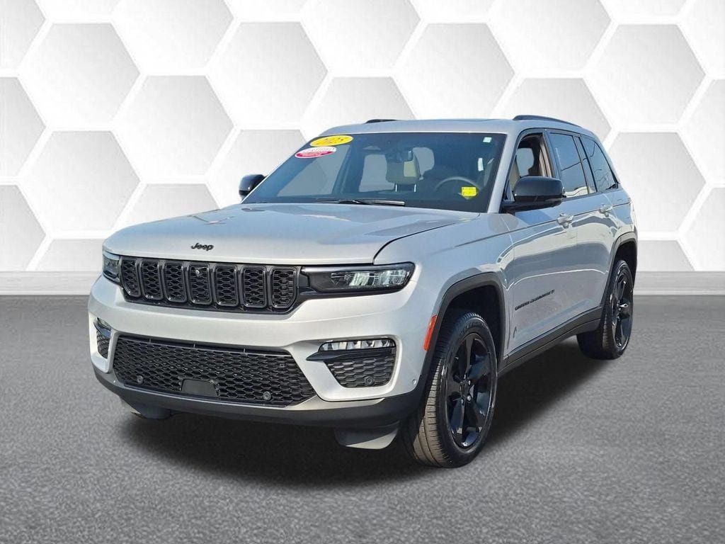 Used 2025 Jeep Grand Cherokee Limited w/ Luxury Tech Group II AWD/4WD image 7