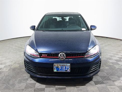 Used 2017 Volkswagen GTI SE image 3