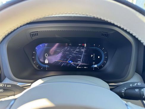 Used 2023 Volvo XC60 B5 Plus image 23