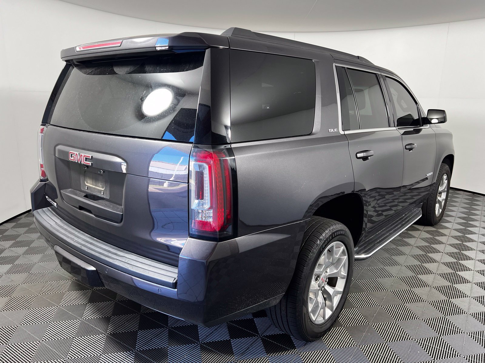 Used 2018 GMC Yukon SLE w/ SLE Value Package AWD/4WD image 5