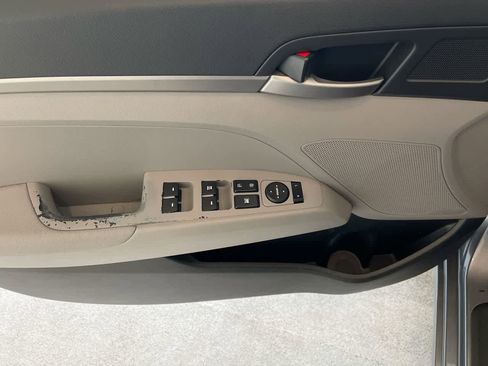 Used 2018 Hyundai Elantra SE image 13