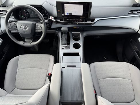 Used 2026 Toyota Sienna LE FWD image 13
