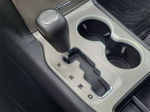 Used 2012 Jeep Grand Cherokee Laredo w/ Laredo E Group image 20