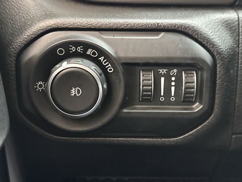 Certified 2018 Jeep Wrangler Unlimited Sahara image 14