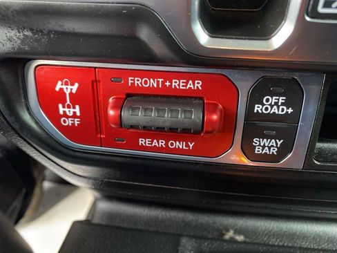 Certified 2022 Jeep Gladiator Rubicon w/ Cold Weather Group image 32