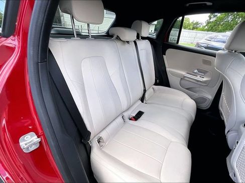 Used 2025 Mercedes-Benz GLA 250 image 23