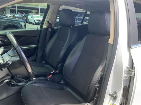 Used 2021 Buick Encore Preferred w/ Safety Package II FWD image 11