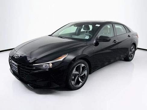 Used 2023 Hyundai Elantra SEL w/ Convenience Package FWD image 3