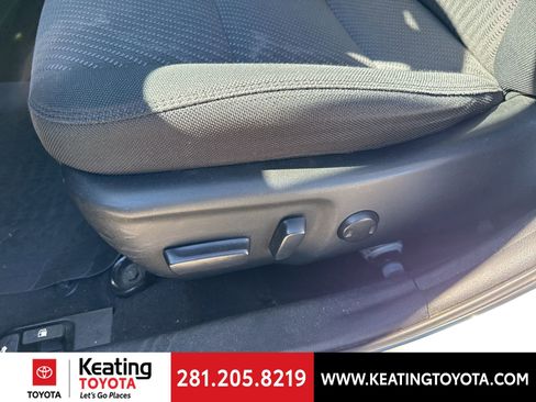 Used 2016 Toyota Camry LE image 12