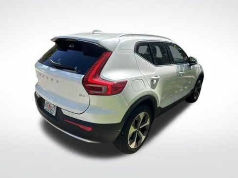 Used 2023 Volvo XC40 B4 Plus w/ Climate Package FWD image 4