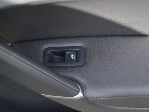 Used 2019 Volkswagen e-Golf SEL Premium image 32