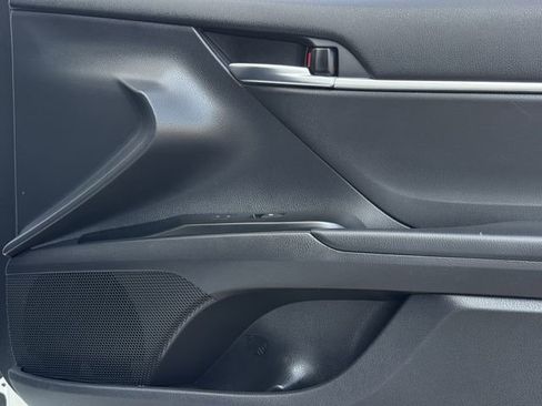 Used 2020 Toyota Camry LE image 25