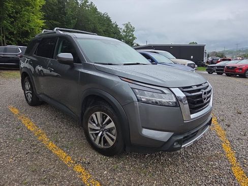 Used 2022 Nissan Pathfinder SL w/ Lighting Package (N92) AWD/4WD image 3