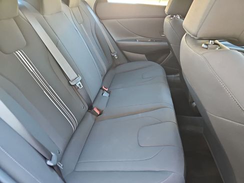 Certified 2025 Hyundai Elantra Hybrid FWD image 17