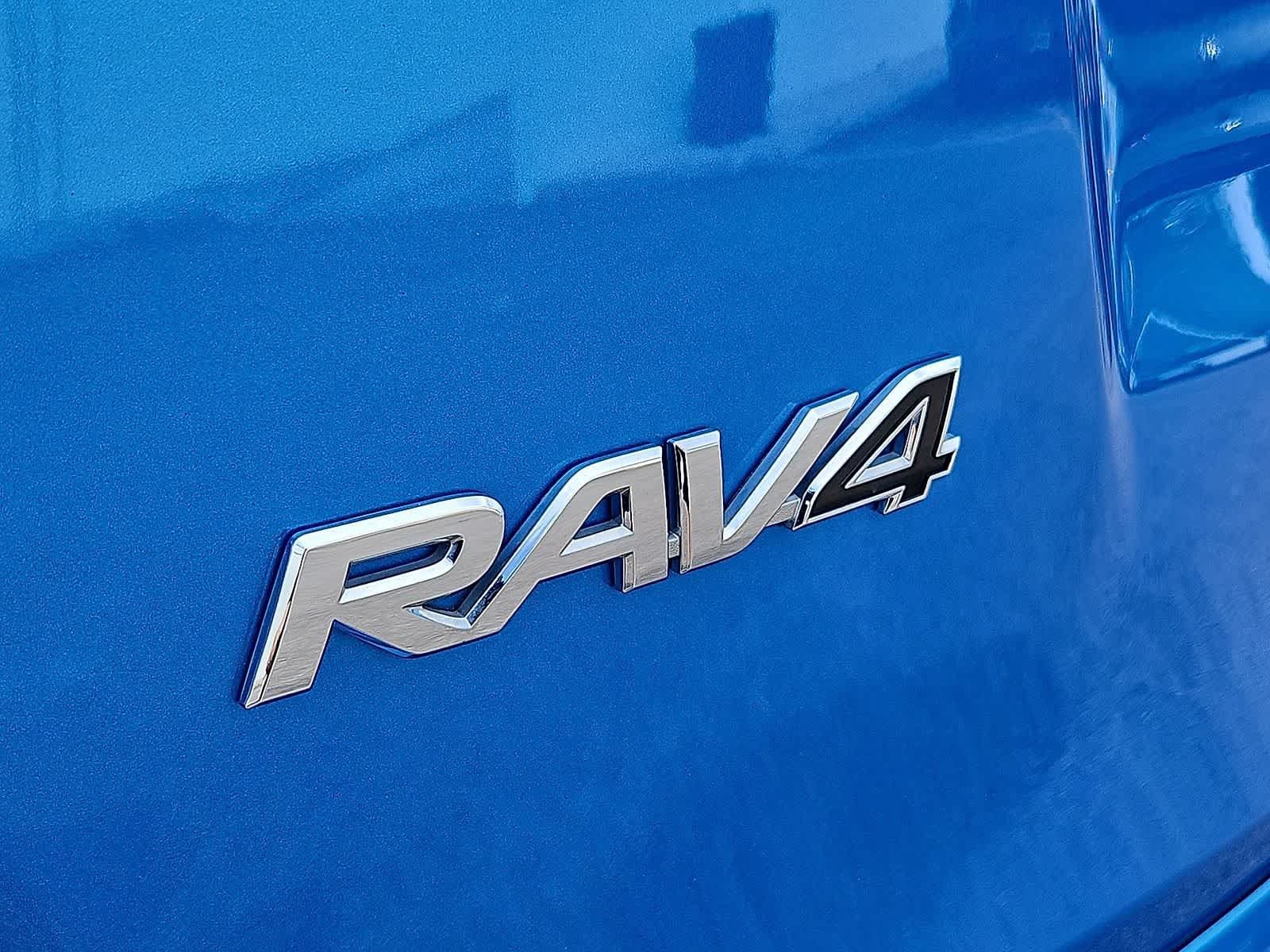 Used 2018 Toyota RAV4 XLE w/ Plus Extra Value Package FWD image 36