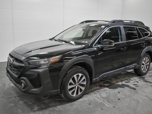 Certified 2025 Subaru Outback Premium image 3