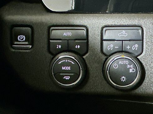 Used 2025 Chevrolet Silverado 1500 LT image 10