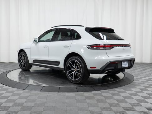 Certified 2022 Porsche Macan AWD/4WD image 3