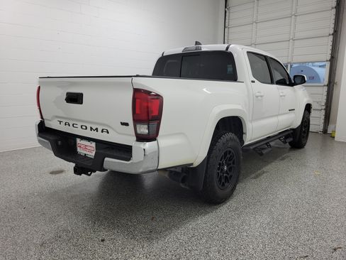 Used 2020 Toyota Tacoma SR5 RWD image 4