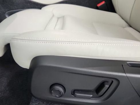 Certified 2026 Volvo XC40 B5 Plus w/ Protection Package Premier AWD/4WD image 50