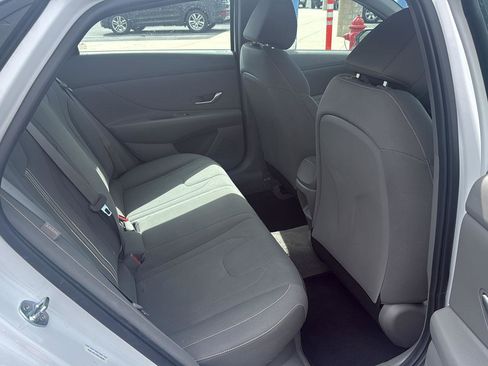 Used 2025 Hyundai Elantra Blue image 24