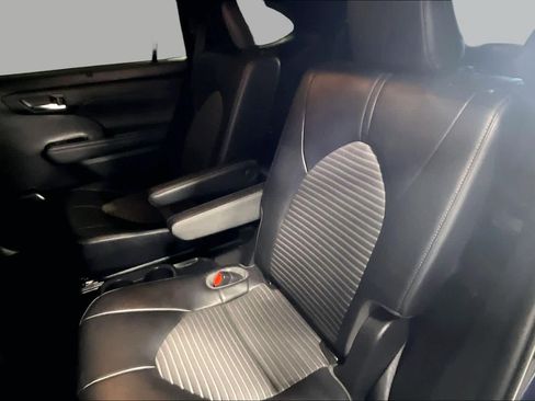 Used 2022 Toyota Highlander XSE FWD image 41