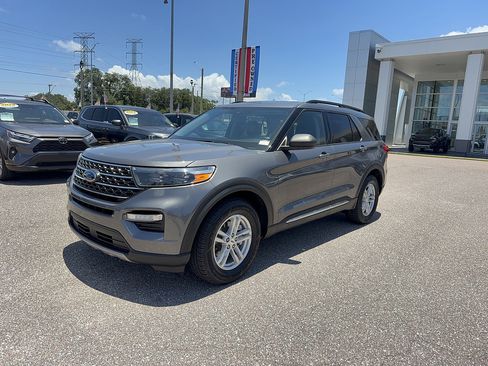 Certified 2022 Ford Explorer XLT w/ Equipment Group 202A RWD image 2
