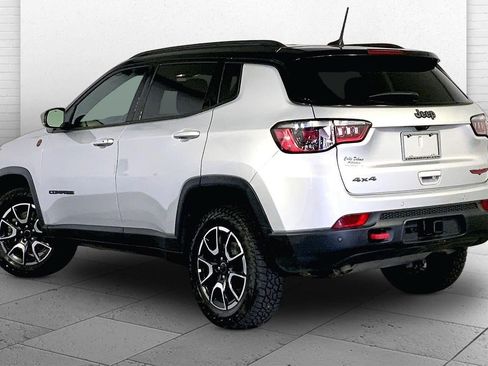 Used 2025 Jeep Compass Trailhawk w/ Trailer Tow Group AWD/4WD image 11
