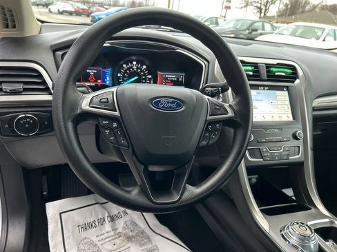 Used 2019 Ford Fusion SE image 13