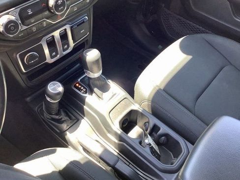 Used 2021 Jeep Wrangler Willys image 17