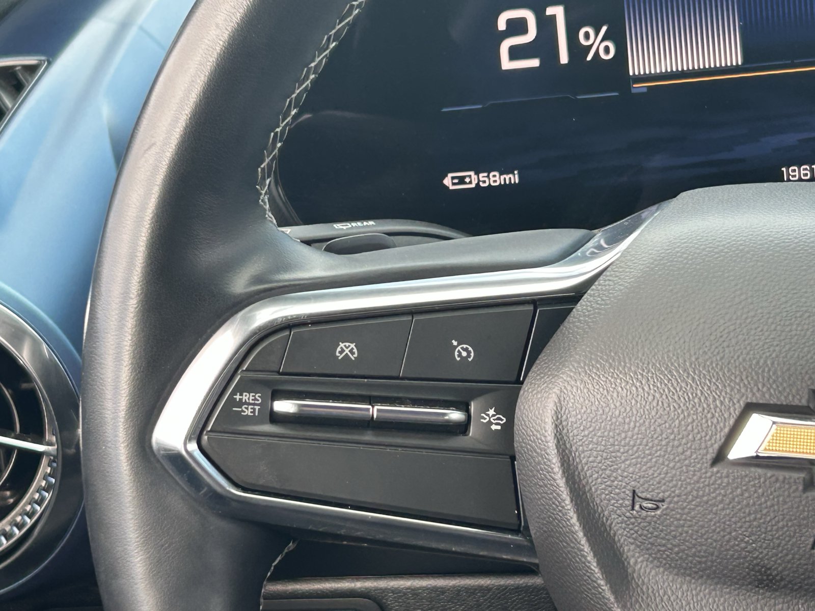 Certified 2024 Chevrolet Equinox EV LT FWD image 23