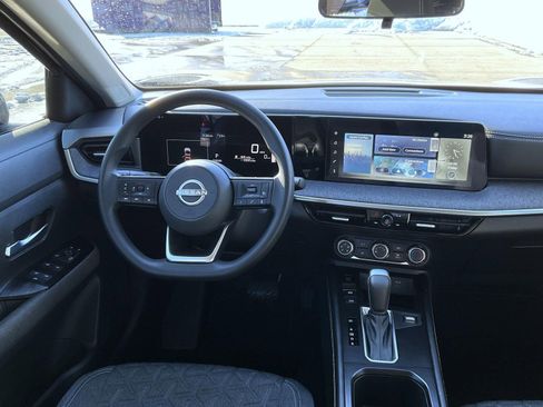 Used 2025 Nissan Kicks SV image 14